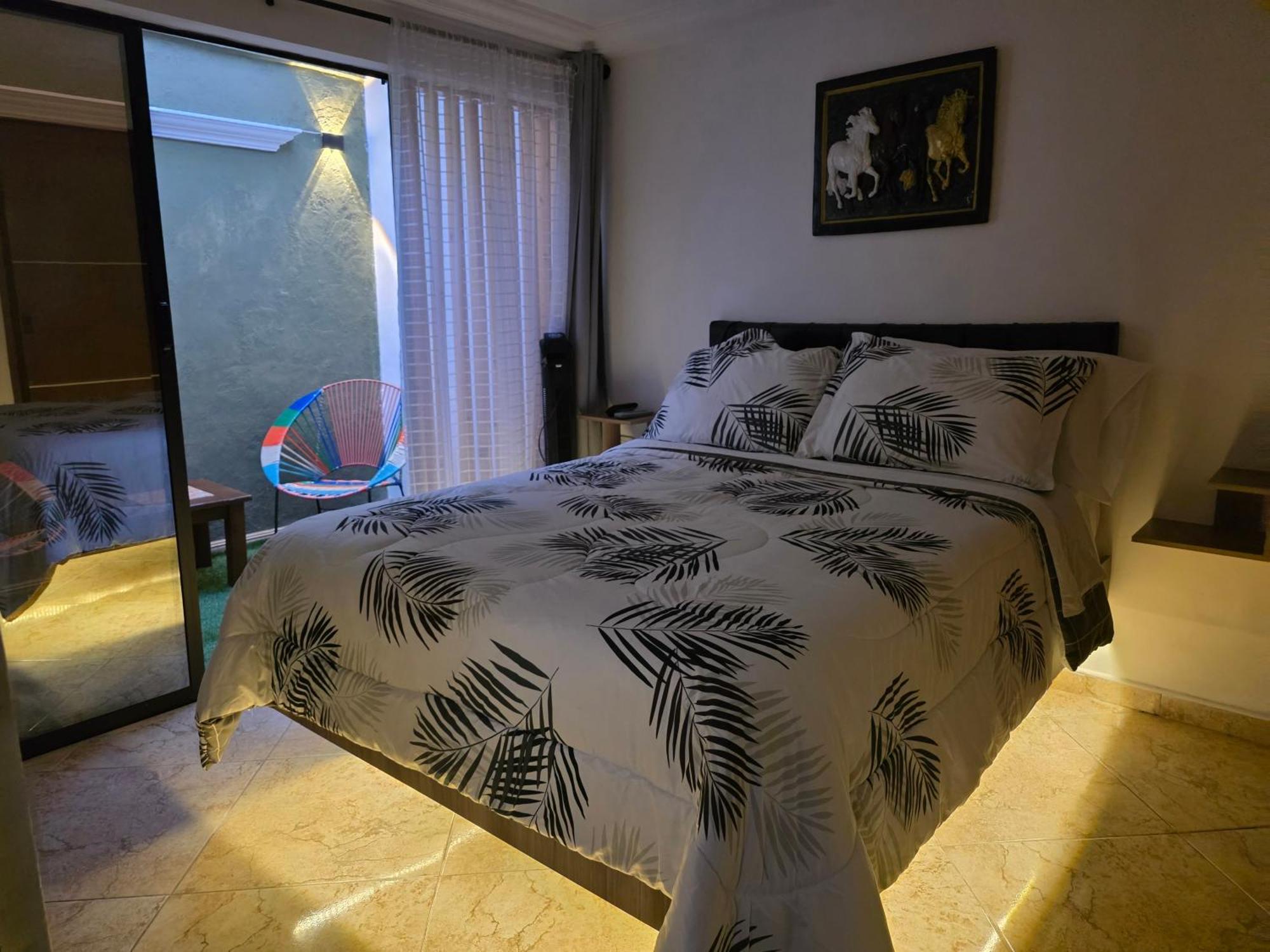 Entero A 800metros Estación Poblado Apartamento *